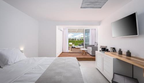 Suite with Hot Tub