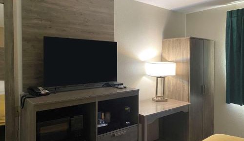 Standard Queen Room with Two Queen Beds - Non-Smoking