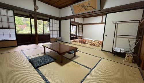 Japanese-Style Family Room with Garden View -Shared Bathroom