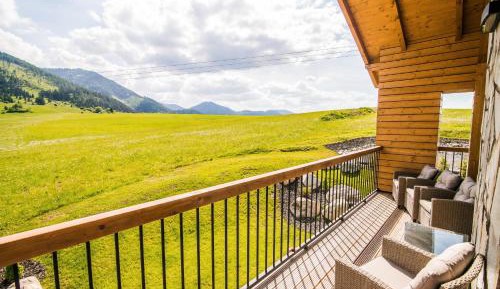 Apartment with Balcony