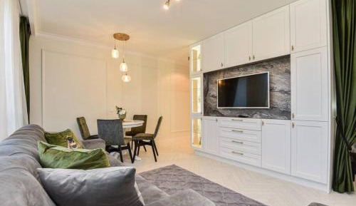 Studio Apartment with Queen Bed