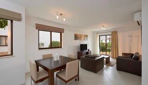 Family Suite (2 Adults + 1 Child)