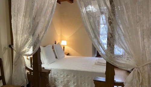 Quadruple Room with Private Bathroom