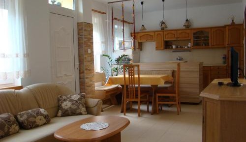 Three-Bedroom Apartment with Terrace- Ground floor 