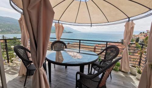 Apartment with Lake View