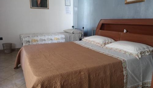 Basic Triple Room with Shared Bathroom