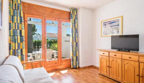 Cottage (6 Adults)