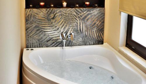 King Room with Spa Bath