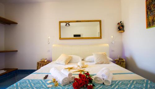 Deluxe Double Room with Side Sea View