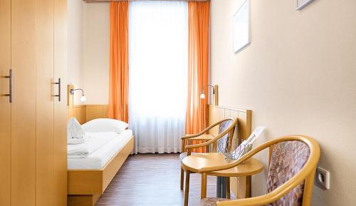 Single Room with Shared Bathroom