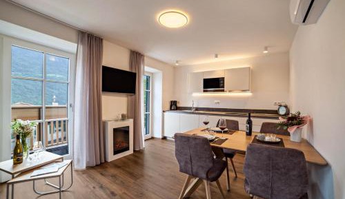Superior One-Bedroom Apartment with Balcony