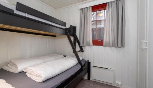 Cottage (6 Adults)