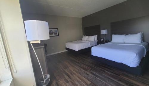 Queen Room with Two Queen Beds and Tub - Accessible/Non Smoking
