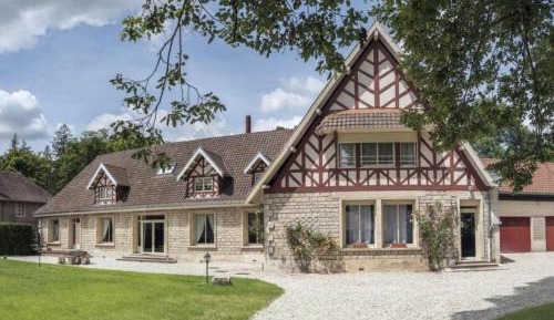 Holiday Home (12 Adults)