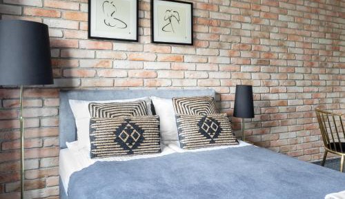 Triple Room with Bathroom and Air Conditioning