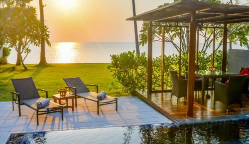 Beachfront Pool Villa with Club Access