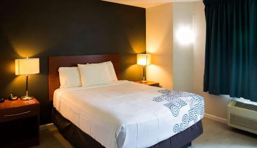 Standard Queen Room