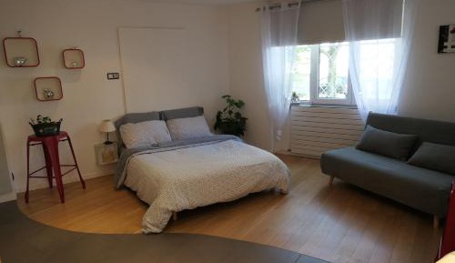 Deluxe Room (2 Adults + 1 Child)