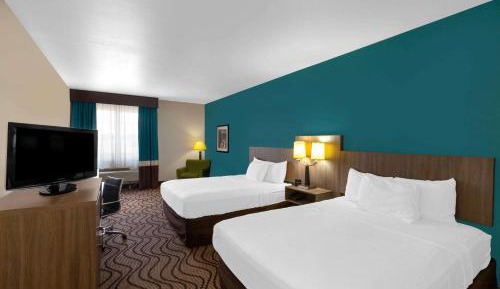 Queen Room with Two Queen Beds and Roll-In Shower - Mobility/Hearing Accessible - Non-Smoking