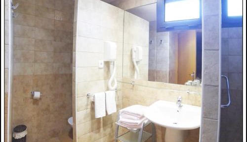 Family Room (2-4 Adults)