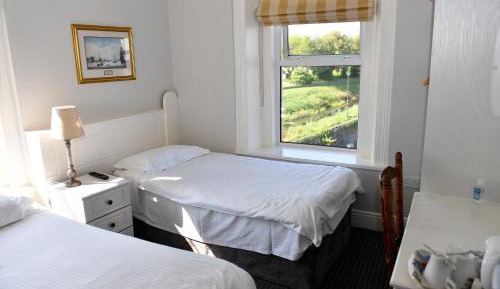 Twin Room with Shower