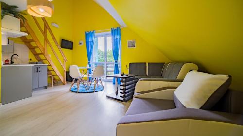 Apartment with Mountain View