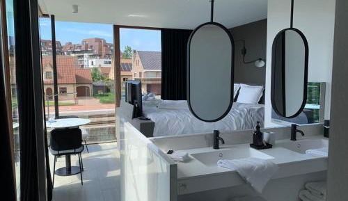 King Room with Spa Bath