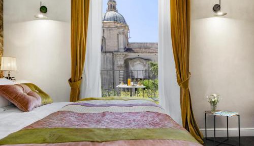 Deluxe Double Room with Balcony - historic center view