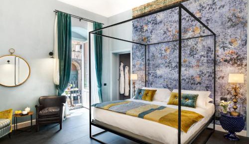 Junior Suite with Balcony - historic center view