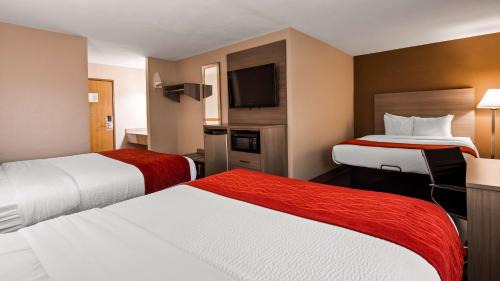 Queen Room with Three Queen Beds
