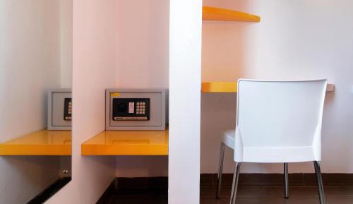 Smart Queen Room
