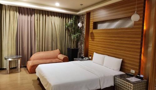 Deluxe Queen Room