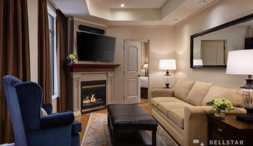 One-Bedroom Suite with Queen Bed