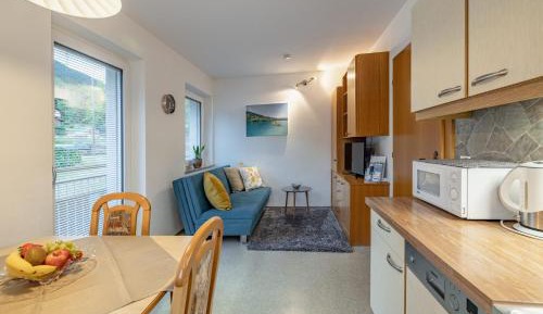 Apartment with Mountain View