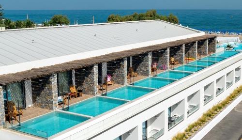 Deluxe Suite with Side Sea View & Private Pool- Split Level