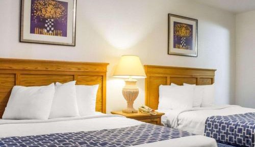 Queen Room with Two Queen Beds - Non-Smoking