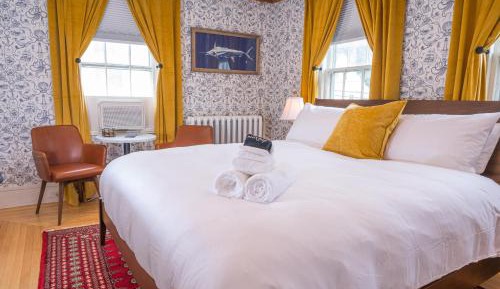 Deluxe King Room
