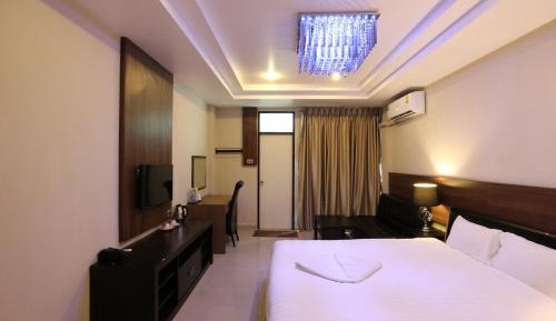 Deluxe Double Room (2 Adults + 1 Child)