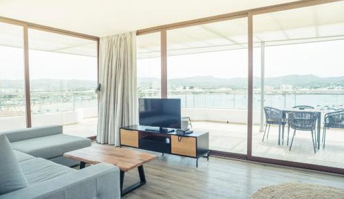 Penthouse Suite with Terrace and Sea View