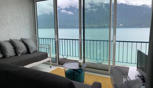 Apartment with Lake View