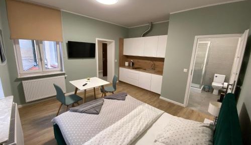 Deluxe Studio