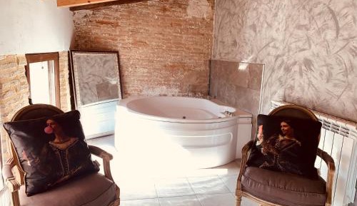 Deluxe Suite with Spa Bath