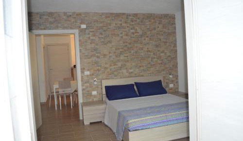 King Room with Roll-In Shower - Disability Access