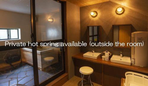 Superior Twin Room with Bathroom