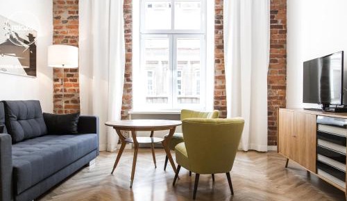 Deluxe One-Bedroom Apartment