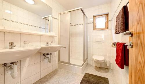 Apartment with Shower