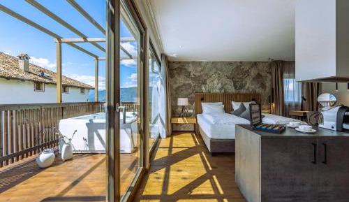 Deluxe King Suite