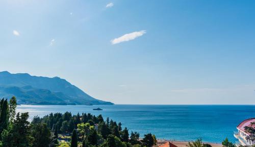 One-Bedroom Apartment with Balcony and Sea View