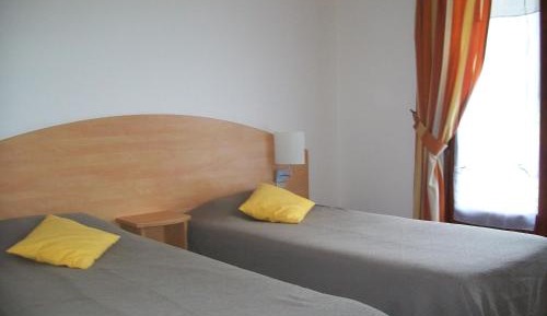 Twin Room with Mountain Views