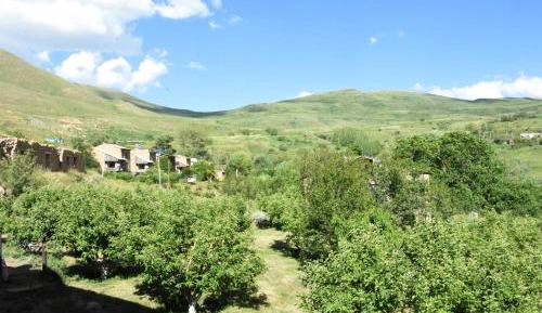 Apartment with Mountain View